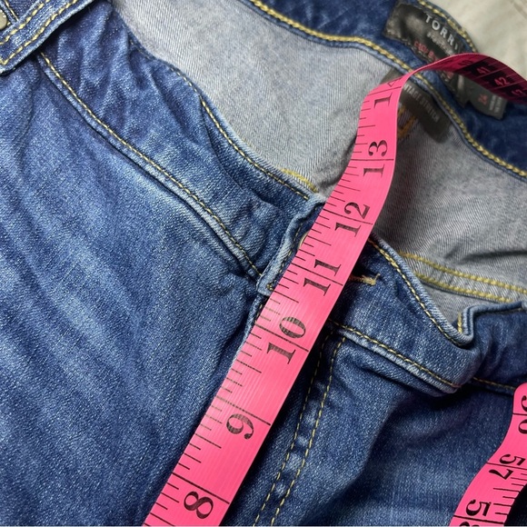 Torrid women’s Medium Wash casual Crop Boyfriend fit denim raw Hem Jeans in 24 - Picture 9 of 12